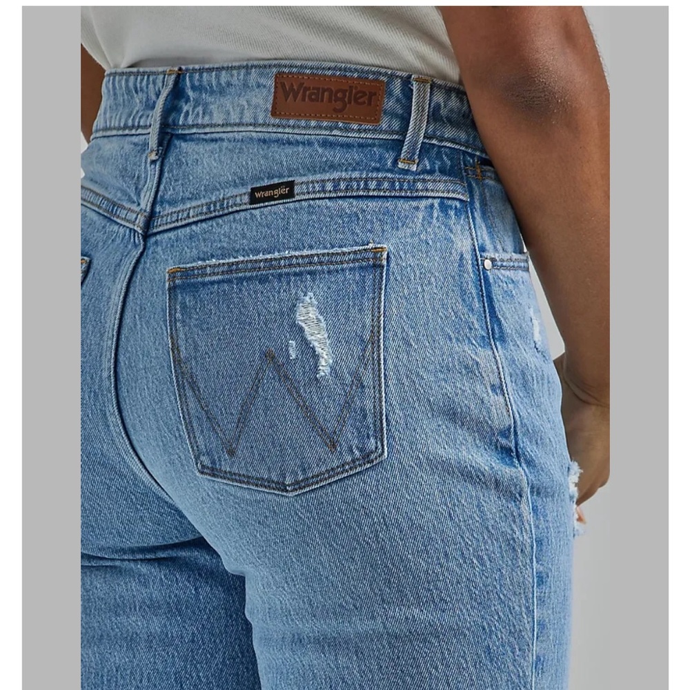 Wrangler High Rise Bold Boot Jeans Distressed Light Wash 8 x32 NWT - Picture 9 of 12